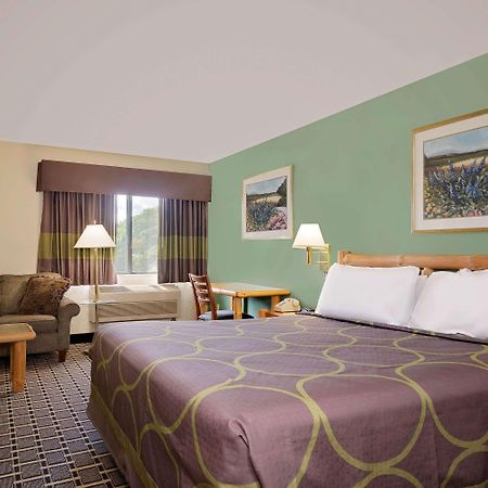 Super 8 By Wyndham Cloquet Hotel Exterior photo